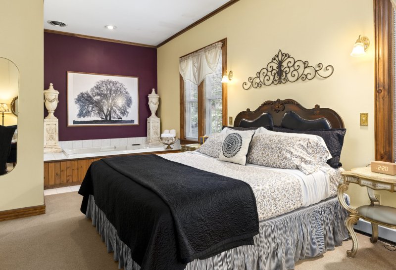 Saratoga Suite in the Carriage House